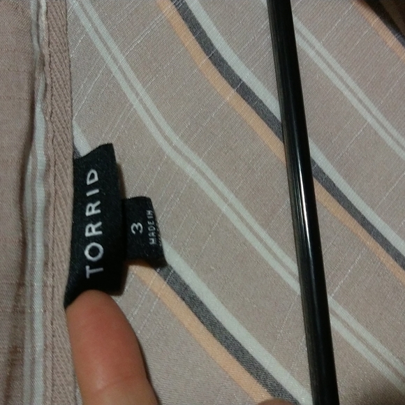 Torrid button down top - Picture 3 of 7